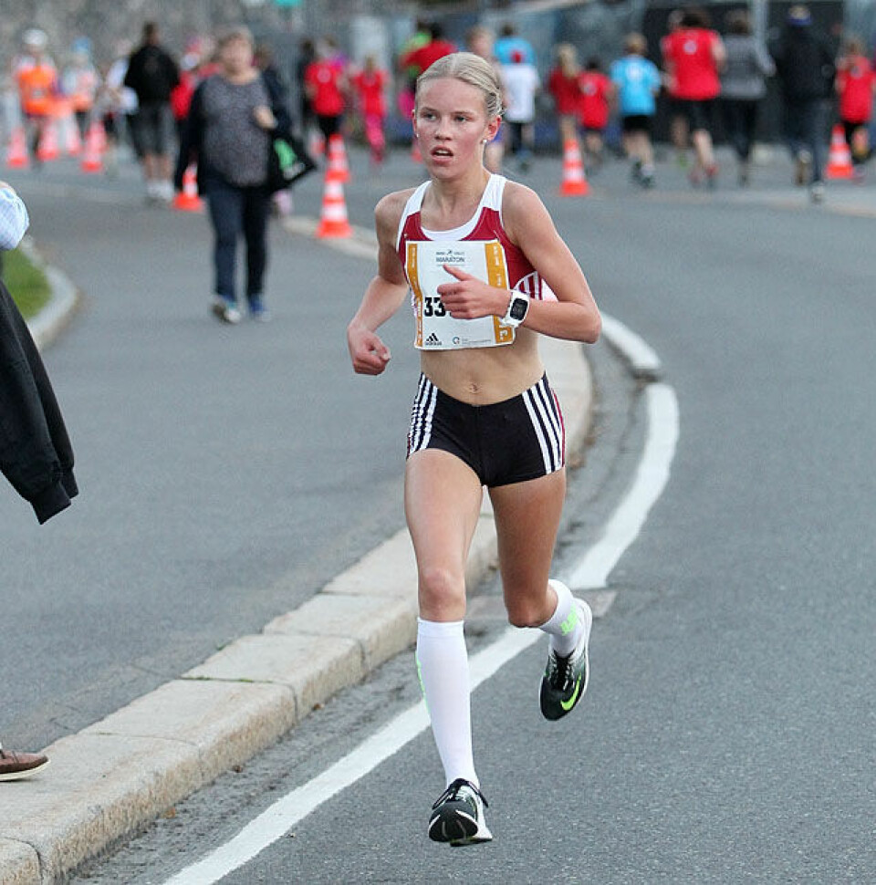 Løperfesten Oslo Maraton startet med 3 km fredag kveld Pernille_Antonsen_etter2km_bakgrunn1km_A20G4795.jpg