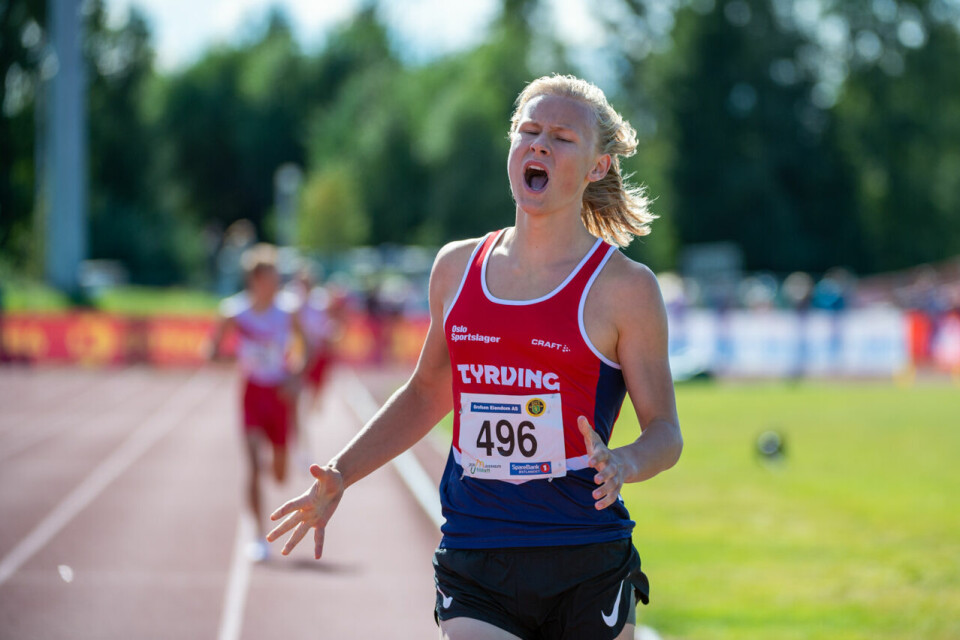 UM 2020: Malin Hoelsveen (J15) og Andreas Fjeld Halvorsen (G15) vant 2000 meter G15_2000m_Heat2_Halvard Grape Fladby (496)_Mål_DSC0321.jpg
