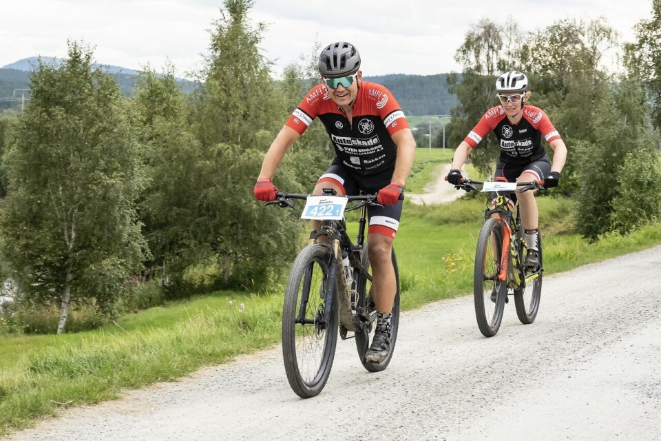 TransØsterdalen i gang med 250 syklister på Tynset Siw og Bengt Arne Storsveen.jpg