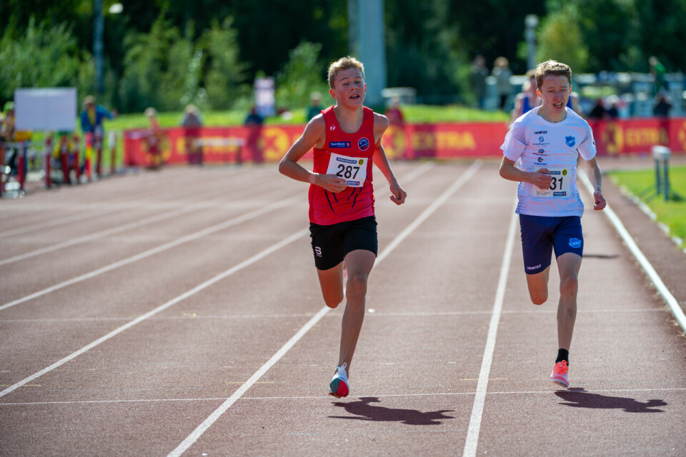 UM 2020: Malin Hoelsveen (J15) og Andreas Fjeld Halvorsen (G15) vant 2000 meter G15_2000m_Heat2_Filip Skari (287)_Spurt_DSC0326.jpg