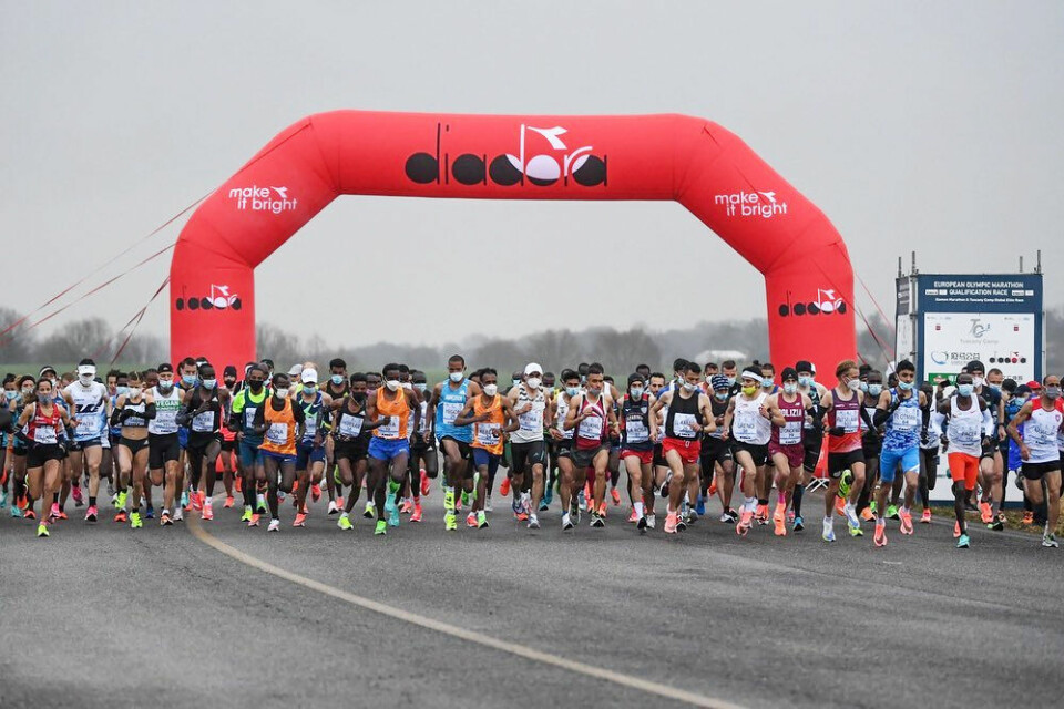 23 menn under 2.10 og 17 kvinner under 2.30 i elitemaratonløp i Toscana Tuscany-start-foto-Tuscany-Training-Camp.jpg