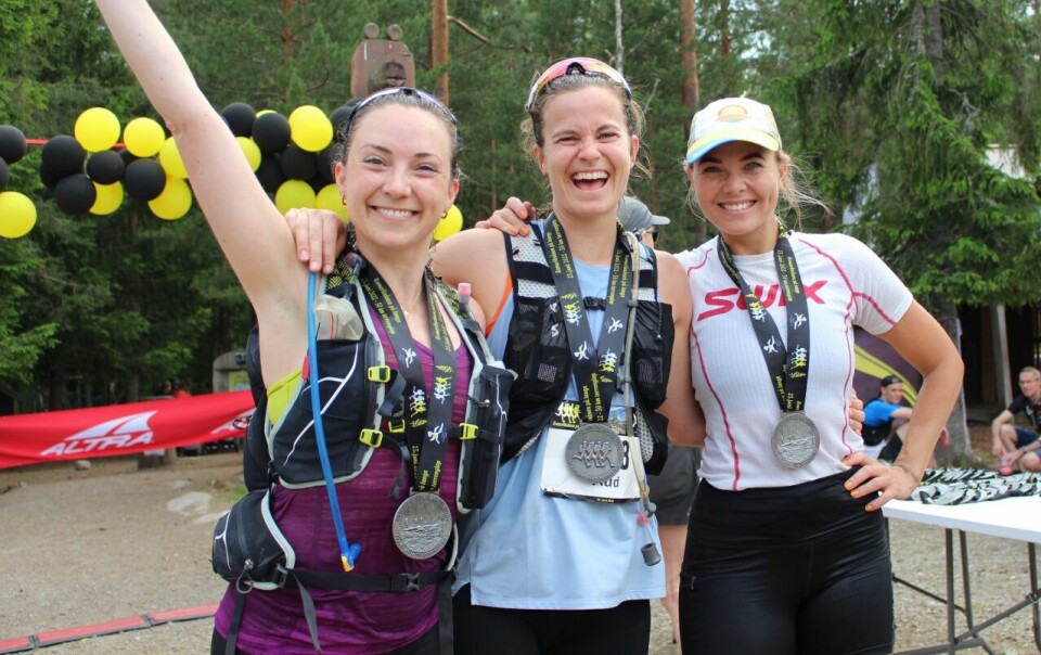 Topp tre kvinner etter en jevn duell. Anna Lovinda Hulbak (3. plass), vinneren Aud Skår og Ida Slorafoss (2. plass) Foto: Håkon Rekstad Topp tre kvinner etter en jevn duell. Anna Lovinda Hulbak (3. plass), vinneren Aud Skår og Ida Slorafoss (2. plass) Foto: Håkon Rekstad