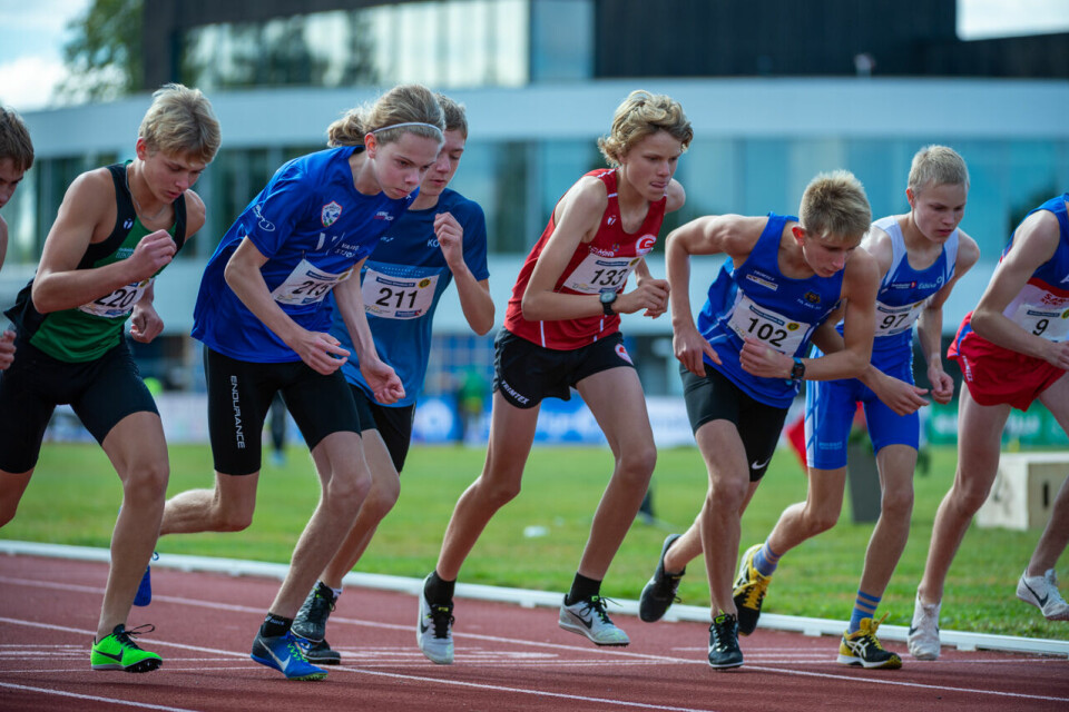 UM 2020: Malin Hoelsveen (J15) og Andreas Fjeld Halvorsen (G15) vant 2000 meter G15_2000m_Heat1_Start_DSC0246.jpg