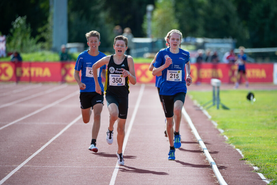 UM 2020: Malin Hoelsveen (J15) og Andreas Fjeld Halvorsen (G15) vant 2000 meter G15_2000m_Heat1_Mathias Hoelsveen (350)_Spurt_DSC0264.jpg
