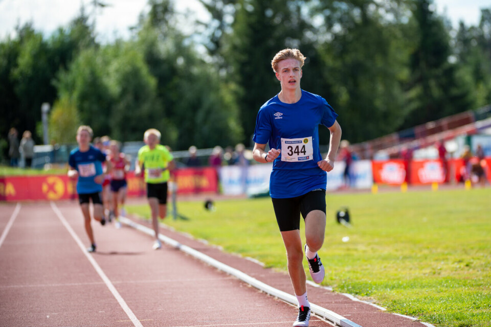 UM 2020: Malin Hoelsveen (J15) og Andreas Fjeld Halvorsen (G15) vant 2000 meter G15_2000m_Heat1_Oliver Sund (344)_DSC0262.jpg