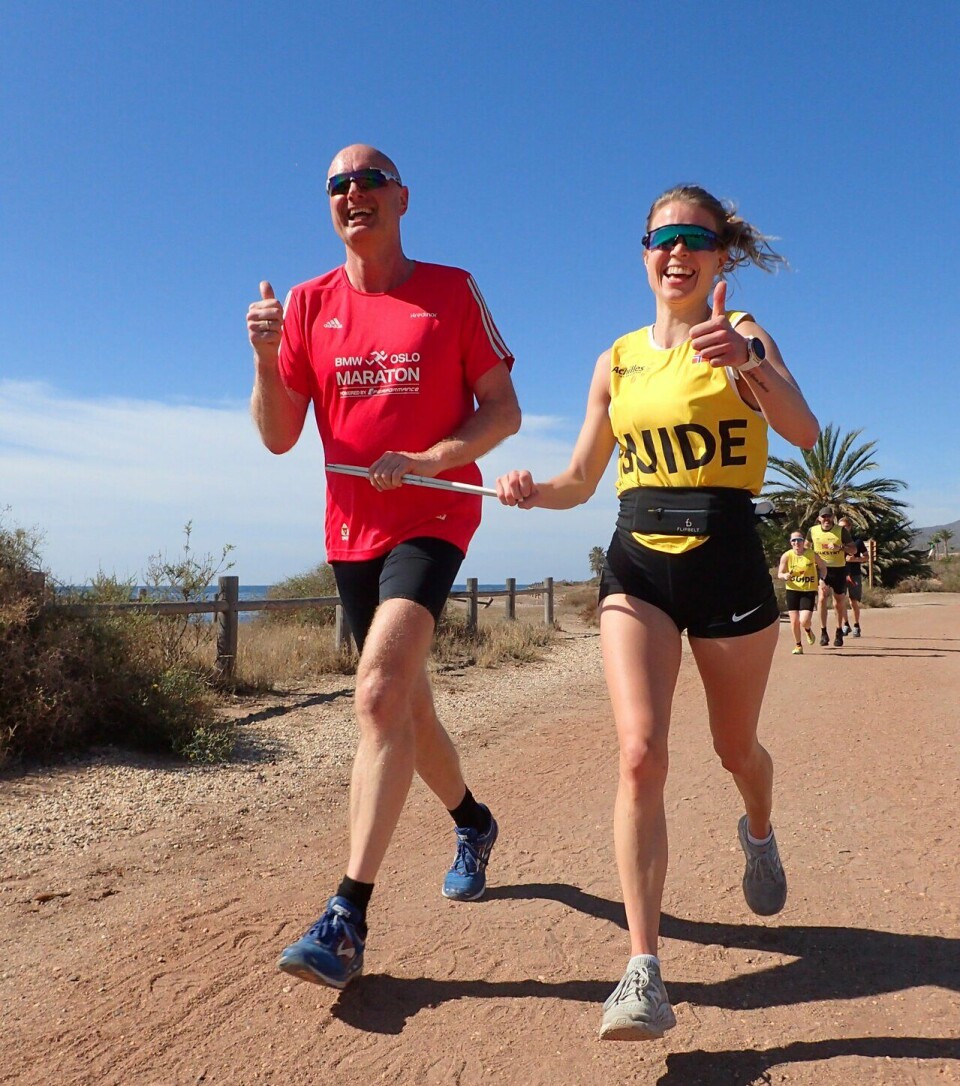 Synshemningen retinitis pigmentosa er ikke til hinder for fysisk aktivitet og trening Håkon Gisholt og Nina Madeleine Waage på treningsleir til Spania med SK Vidar og Team RP