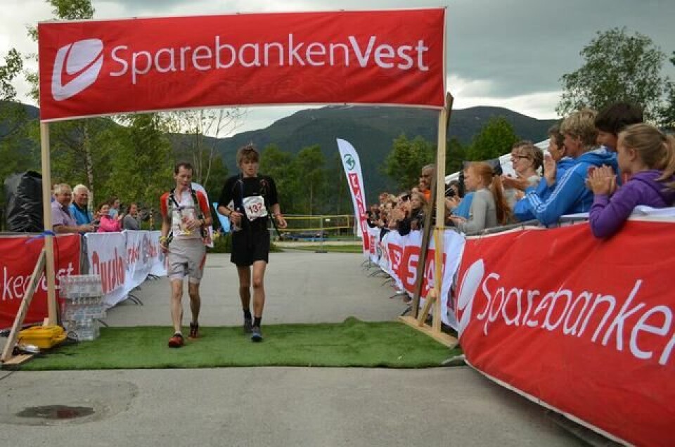 Lars Erik Skjervheim satte ny rekord i Hornindal Rundt Kjell Magnar Berli og Rasmus Haugen.jpg