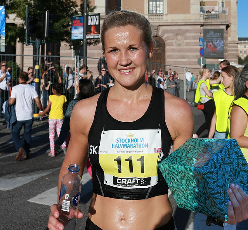 Pernilla Epland ble nr. 8 i Stockholm Halvmarathon Pernilla_Eugenie_Epland_Stord_med_premie_AZ3T1458.jpg