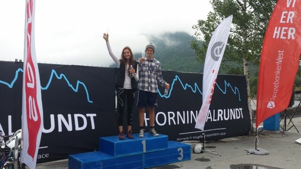 Lars Erik Skjervheim satte ny rekord i Hornindal Rundt Jenny Tomasgard og Rasmus Haugen.jpg