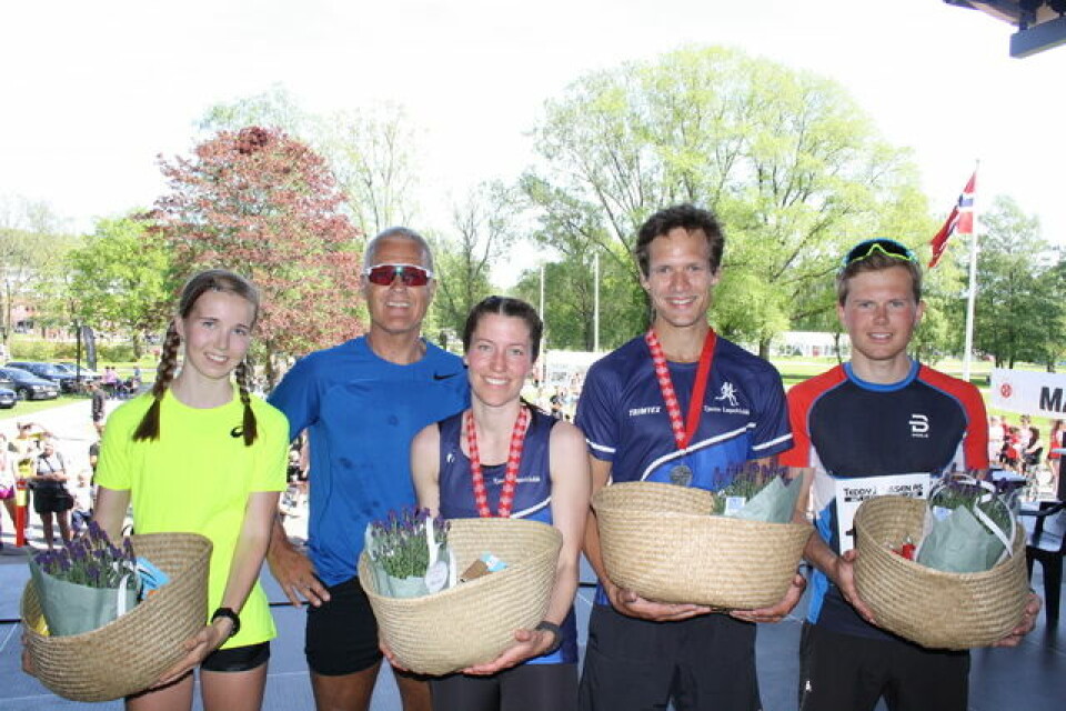 Vinnere av 5 k og 10 k i 2018 utgaven av Sandefjordsløpet. Fra venstre Emma Kirkeberg Mørk 5 k (klubb Hellas). Julie Wiik 10 k (Tjøme Løpeklubb). Øystein Anmarkrud 10 k (Tjøme Løpeklubb) og Stian Christoffersen 5 k (Runar Ski). Vinnere av 5 k og 10 k i 2018 utgaven av Sandefjordsløpet. Fra venstre Emma Kirkeberg Mørk 5 k (klubb Hellas). Julie Wiik 10 k (Tjøme Løpeklubb). Øystein Anmarkrud 10 k (Tjøme Løpeklubb) og Stian Christoffersen 5 k (Runar Ski).