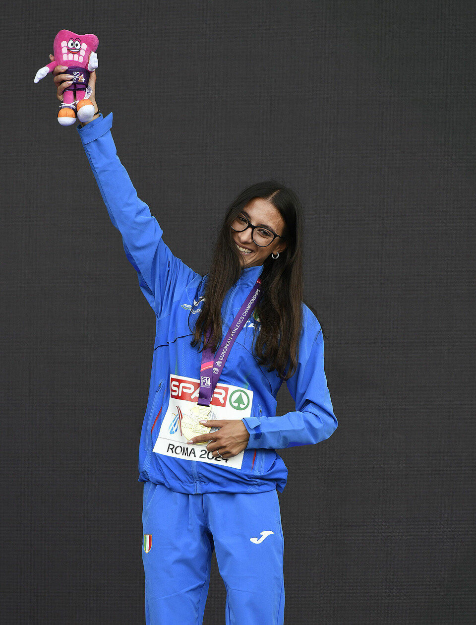 Karoline Bjerkeli Grøvdal tok EM-sølvet, gullet gikk til Italia. 5000-BATTOCLETTI-medalje_50D4344.jpg