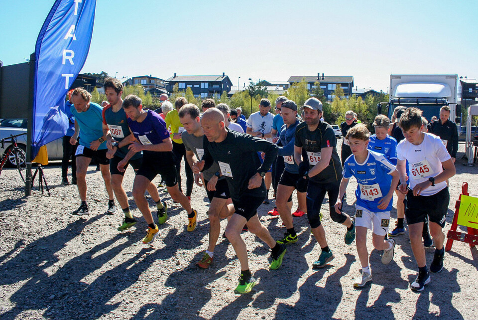Fra fellesstarten på 10 km. (Alle foto: Sverre Larsen) Fra fellesstarten på 10 km. (Alle foto: Sverre Larsen)