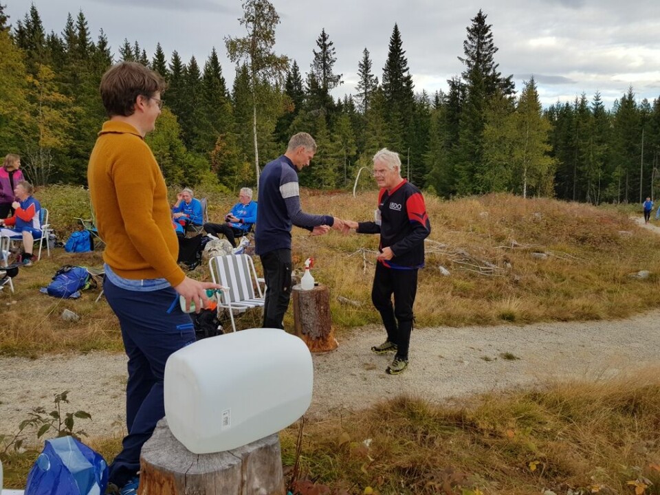 Ukas bedrift-orienteringsløp i Vangsåsen Spriting av btikke og såpevask av hender.jpg