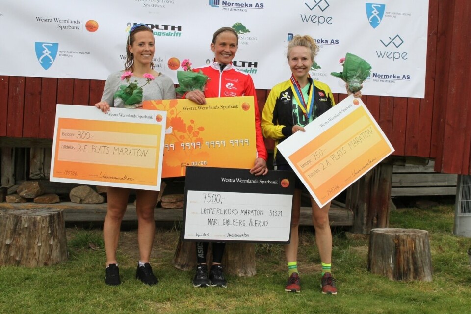 Mari Gjølberg Ålerud satte løyperekord i Unionsmarathon IMG_9717_Pallen_kvinner_maraton (1280x853).jpg