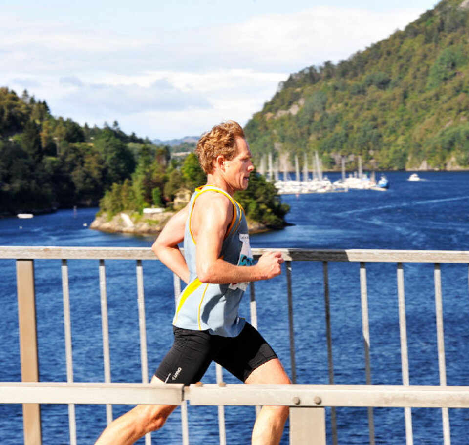 Frew Brkineh og Audhild Hestad vant halvmaraton i Knarvik Svein_Glomnes_nr2_Krossnessundet_DSC9427.jpg