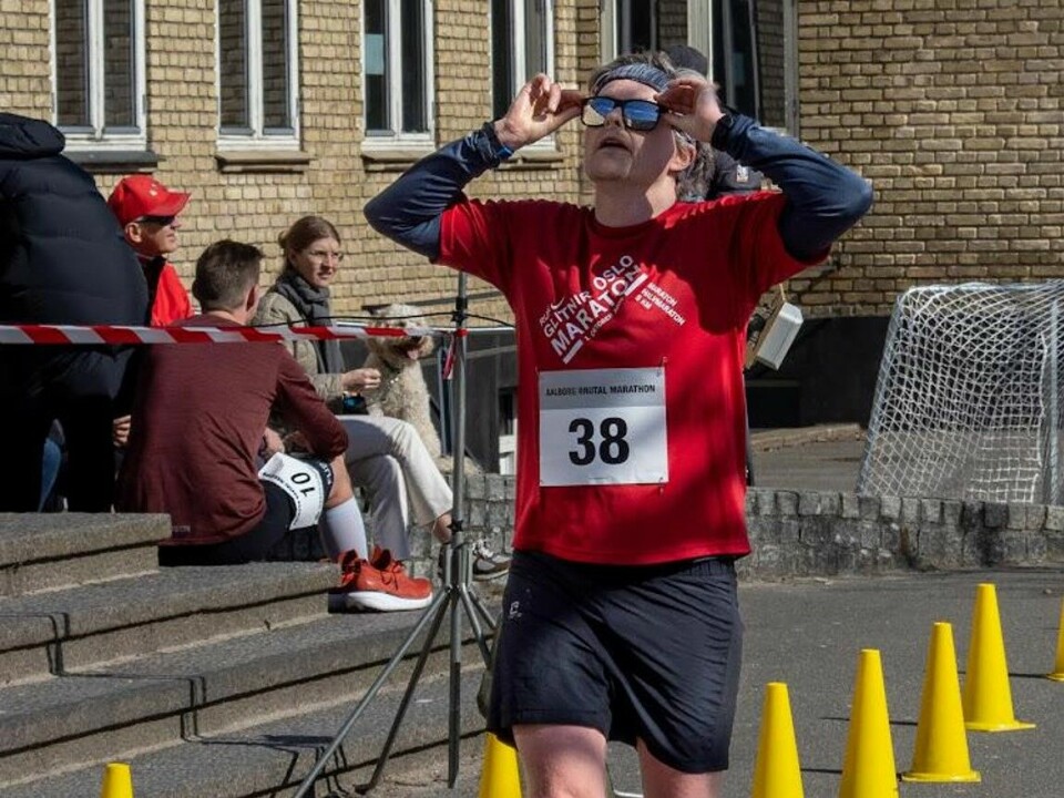 Ola Skage Sander løper i mål på Aalborg Brutal Marathon. (Privat foto) Ola Skage Sander løper i mål på Aalborg Brutal Marathon