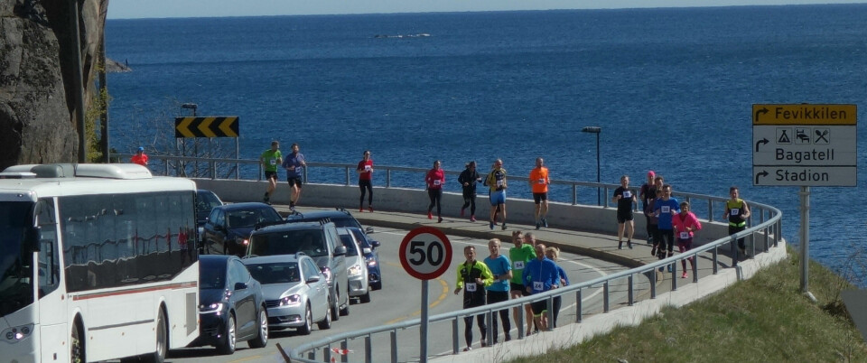 Gode stemninger i Fevik halvmaraton DSC03676BusUdsigtOgLoebereStrand.jpg