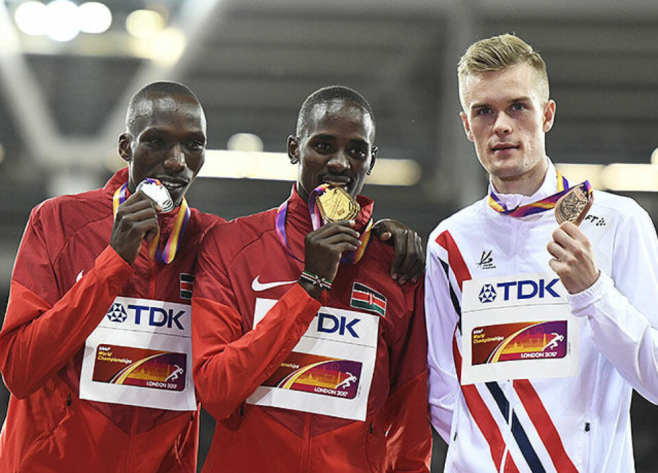 Filip Ingebrigtsen klarte det - bronse på 1500 m! 1500-premiepall_50D1028-medaljer.jpg