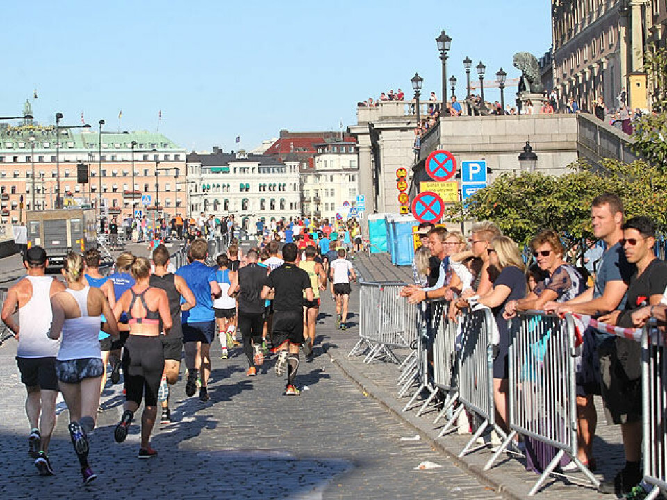 Pernilla Epland ble nr. 8 i Stockholm Halvmarathon Loepere_passerer_slottet_etter_13km_A20G3887.jpg