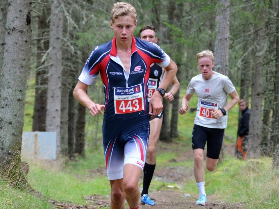Østen Brovold Midstundstad tidlig i løpet med Magnus Salberg og Magnus Sedeniussen i rygg. (Foto: Janne Skorafoss) Østen Brovold Midstundstad tidlig i løpet med Magnus Salberg og Magnus Sedeniussen i rygg. (Foto: Janne Skorafoss)
