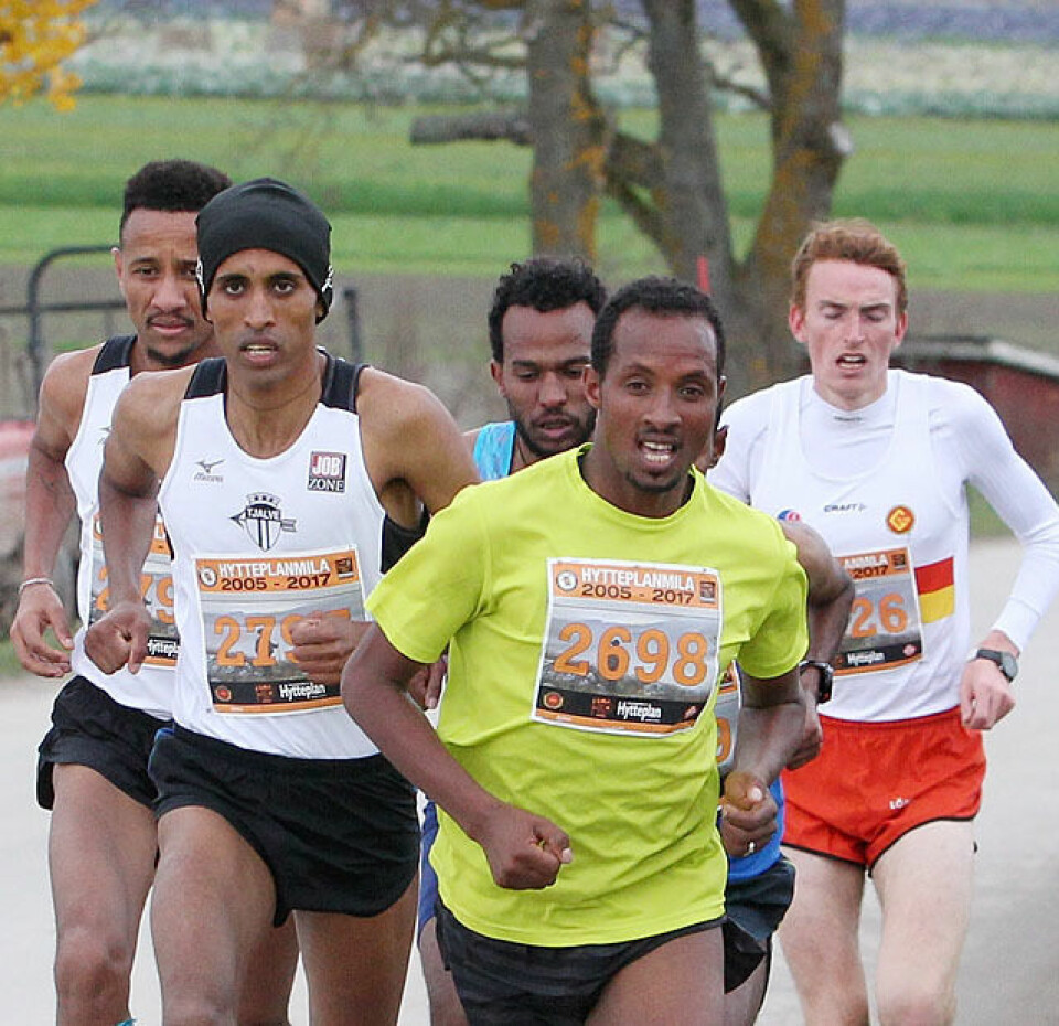 Store og sterke elitefelt i Hytteplanmila på lørdag 3km-Tet_tett_paa_A20G5849.jpg
