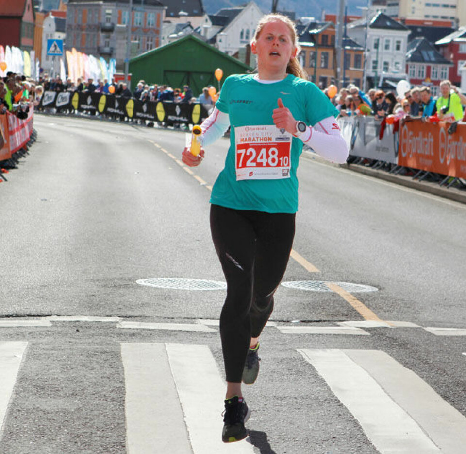 Fine forhold da Jonathan Albon knuste maratonrekorden i Bergens store løpsfest Loeplabbets_mikslag_mot_maal_A20G0671.jpg
