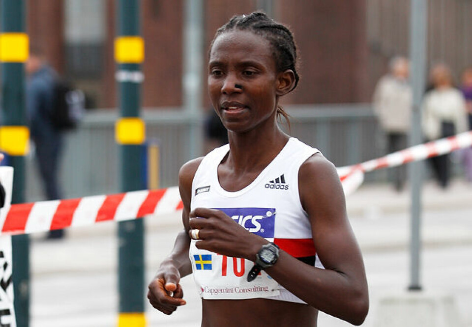 Alle gode ting var ikke tre for Isabellah Andersson da hun prøvde å klare det svenske OL-kravet - under svært så tøffe forhold i Zürich Marathon. (Arkivfoto: Per Inge Østmoen) Alle gode ting var ikke tre for Isabellah Andersson da hun prøvde å klare det svenske OL-kravet - under svært så tøffe forhold i Zürich Marathon. (Arkivfoto: Per Inge Østmoen)