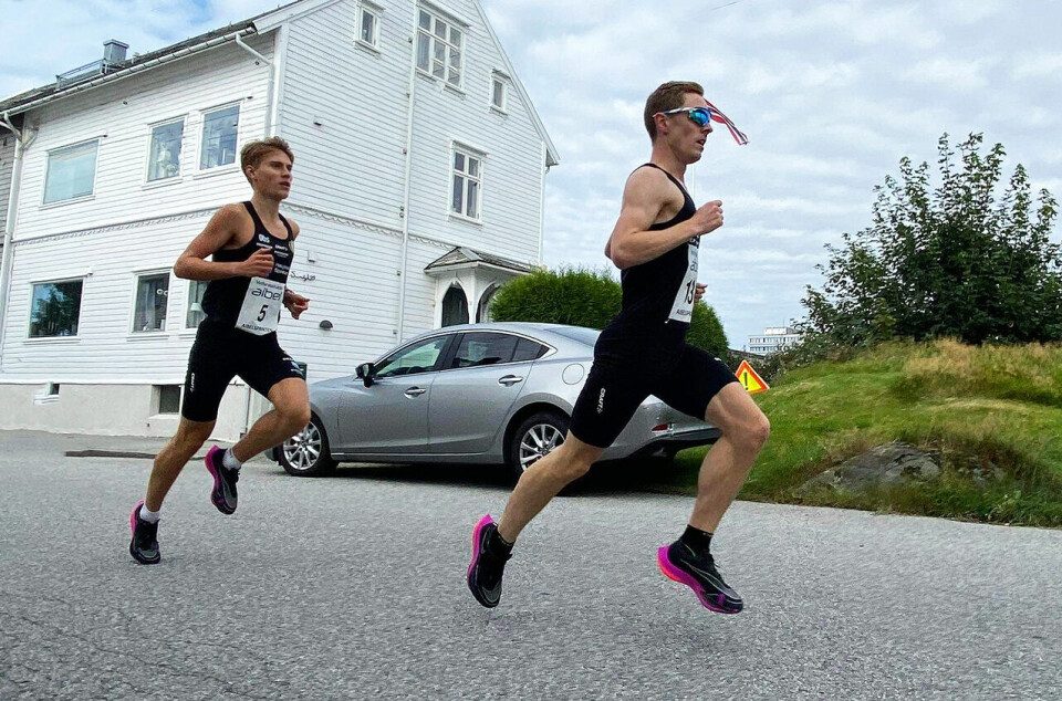 Morten Gjendem (til høyre) og Simon Østreng Veland har kontroll på premiepallene. (Foto: Thea Hovda) Morten Gjendem (til høyre) og Simon Østreng Veland har kontroll på premiepallene. (Foto: Thea Hovda)