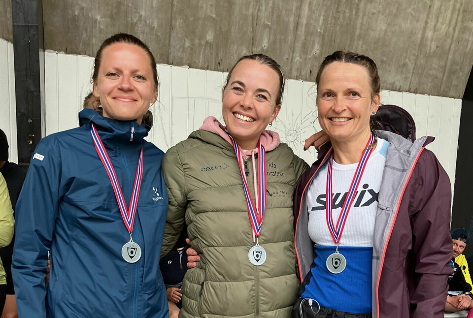 Ida Slorafoss (midten) vant og satte løyperekord i Ringerike 6-timers. På de neste plassene i kvinneklassen fulgte Monta Reriha (til venstre) og Marianne Årdalen (til høyre). (Foto: Hilde Johansen) Ida Slorafoss (midten) vant og satte løyperekord i Ringerike 6-timers. På de neste plassene i kvinneklassen fulgte Monta Reriha (til venstre) og Marianne Årdalen (til høyre). (Foto: Hilde Johansen)