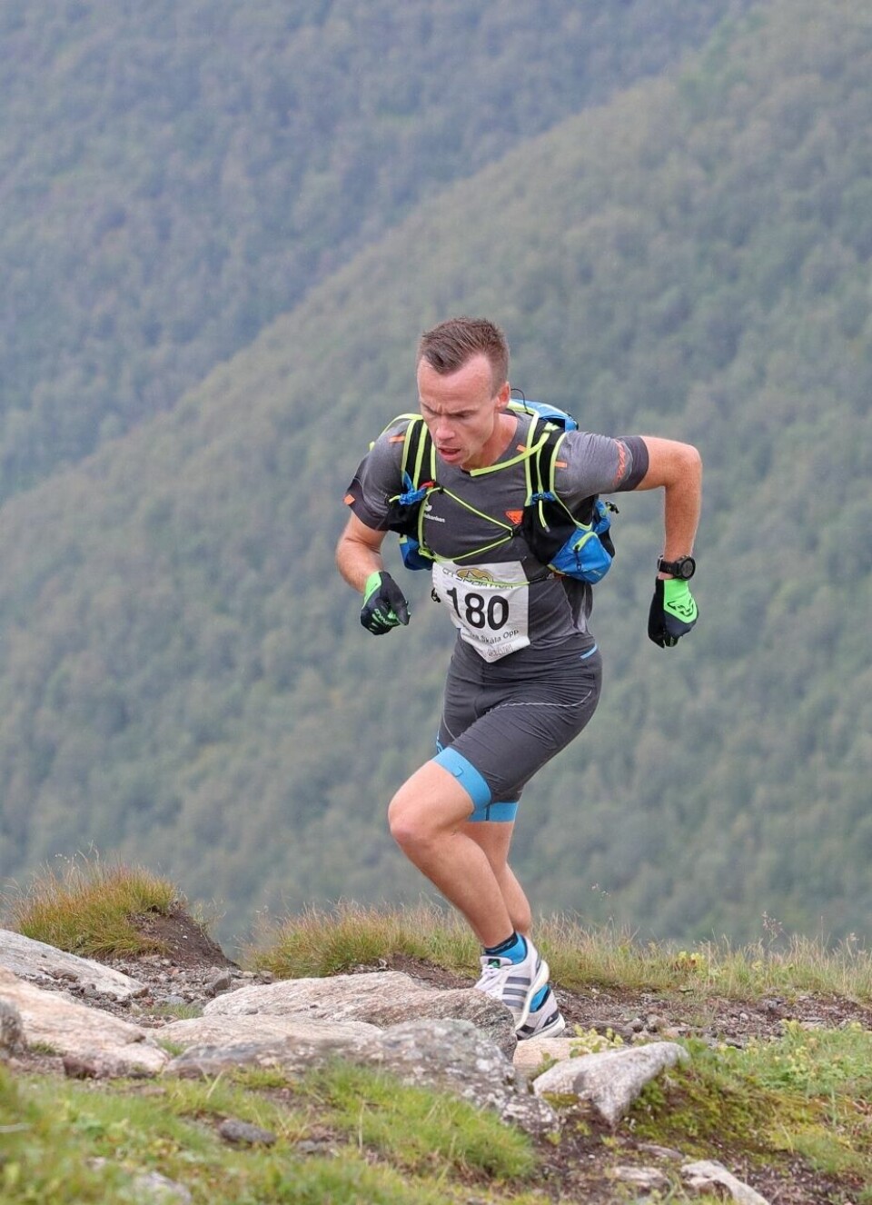 Karoline Holsen Kyte og Stian Angermund-Vik vant Skåla Opp Skaala_K10_Johan_Bugge (928x1280).jpg