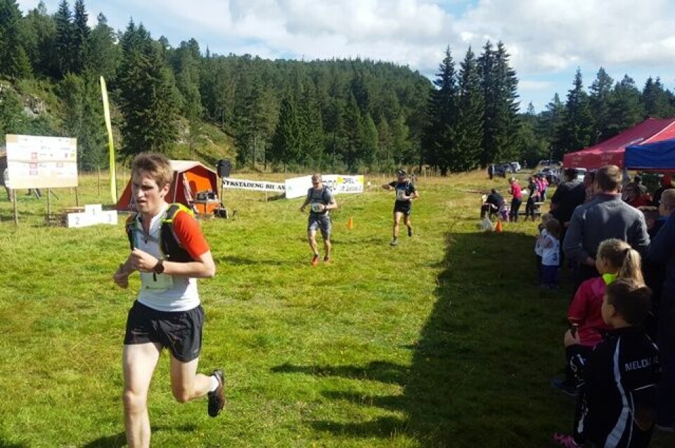 Resfjellet opp med Nevin og Myrmæl Helgestad på topp 6 - tettrio menn ved spurtpris.jpg