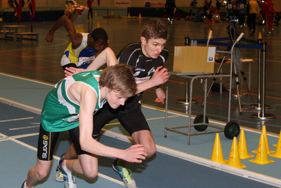 Spennende 800 m under UM lørdag.
