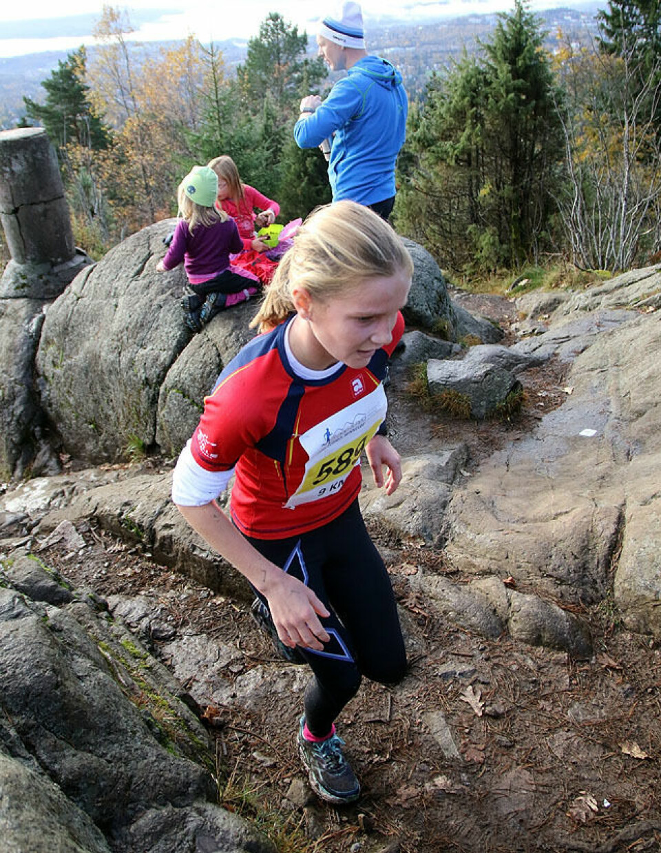Anne M. N. Sirevåg og Lars Grønlund vant 9 km i Ivar Formos Minneløp Hedda_Pladsen_Gussiaas_IMG_1134.jpg