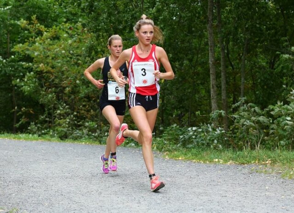 Live Solheimdal og Heidi Dietrichson Pharo 4 kilomretyer ut i løpet, ennå var det lenge før avgjørelsen falt (foto: Bjørn Hytjanstorp). Live Solheimdal og Heidi Dietrichson Pharo 4 kilomretyer ut i løpet, ennå var det lenge før avgjørelsen falt (foto: Bjørn Hytjanstorp).