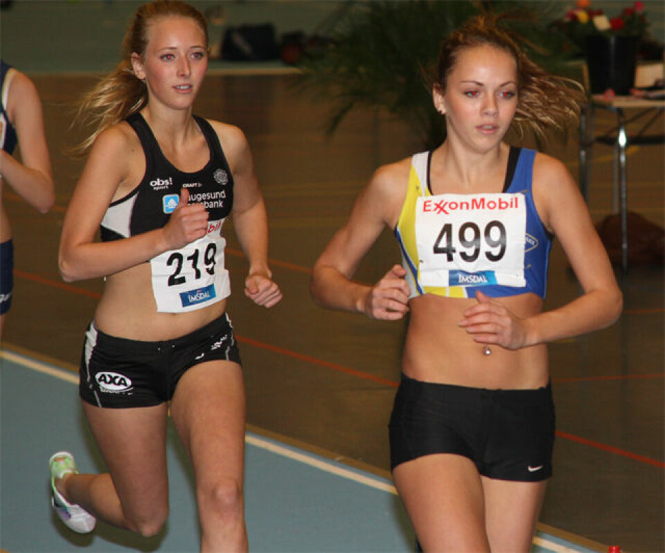 Spennende 800 m under UM lørdag.