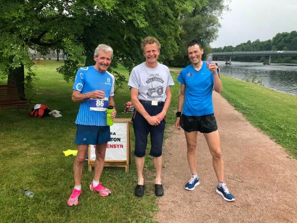 Kristine Beate Walhovd løp fra gutta på KickMaster Ultra 50 km Dørum_Tveit_og_Been.jpg