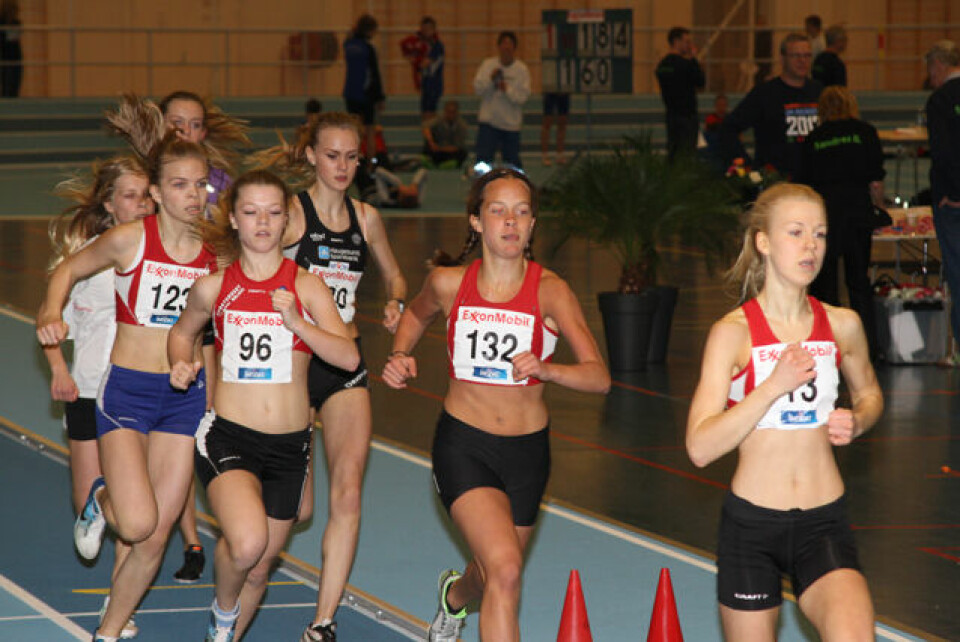 Spennende 800 m under UM lørdag.