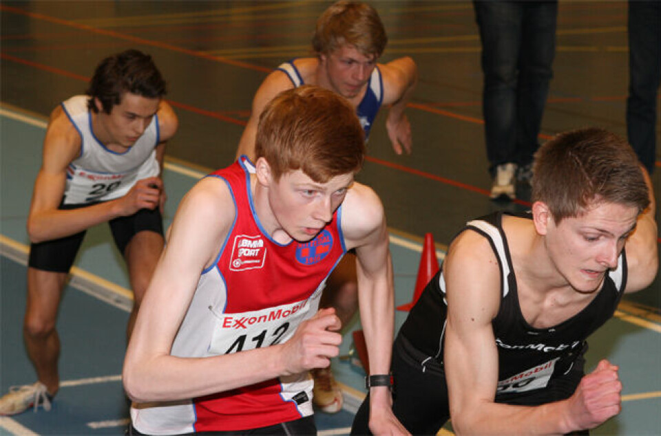 Spennende 800 m under UM lørdag.