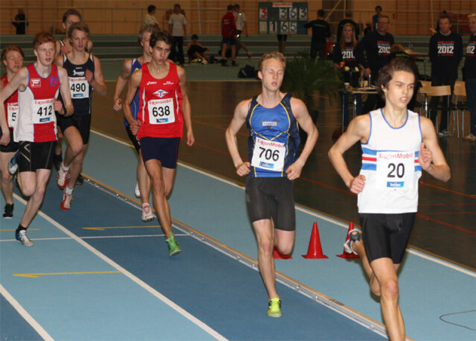 Spennende 800 m under UM lørdag.