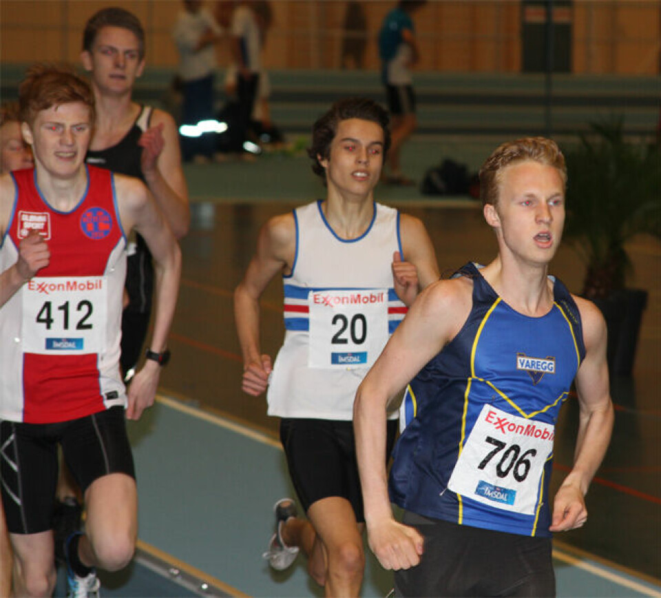 Spennende 800 m under UM lørdag.