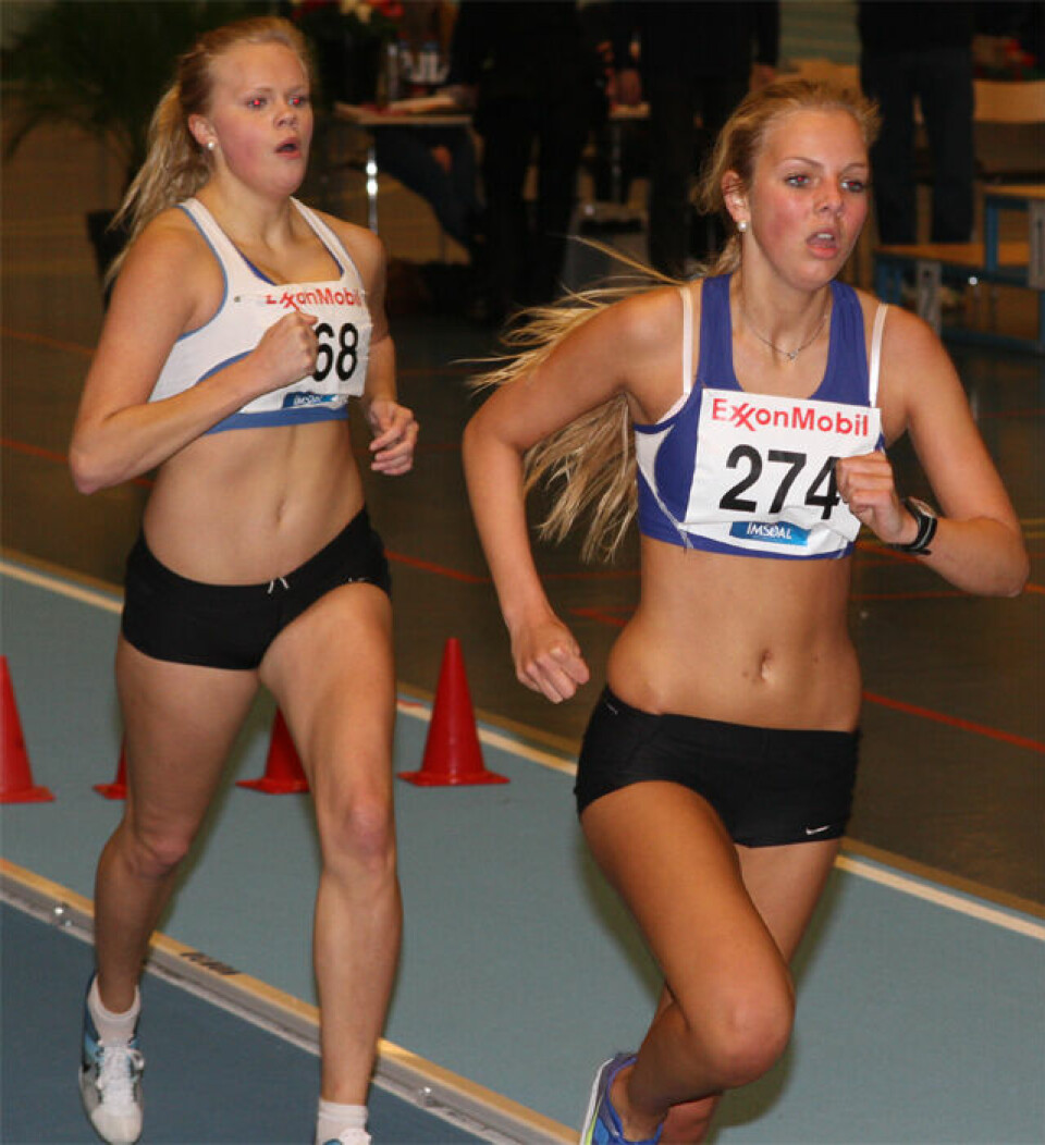 Spennende 800 m under UM lørdag.