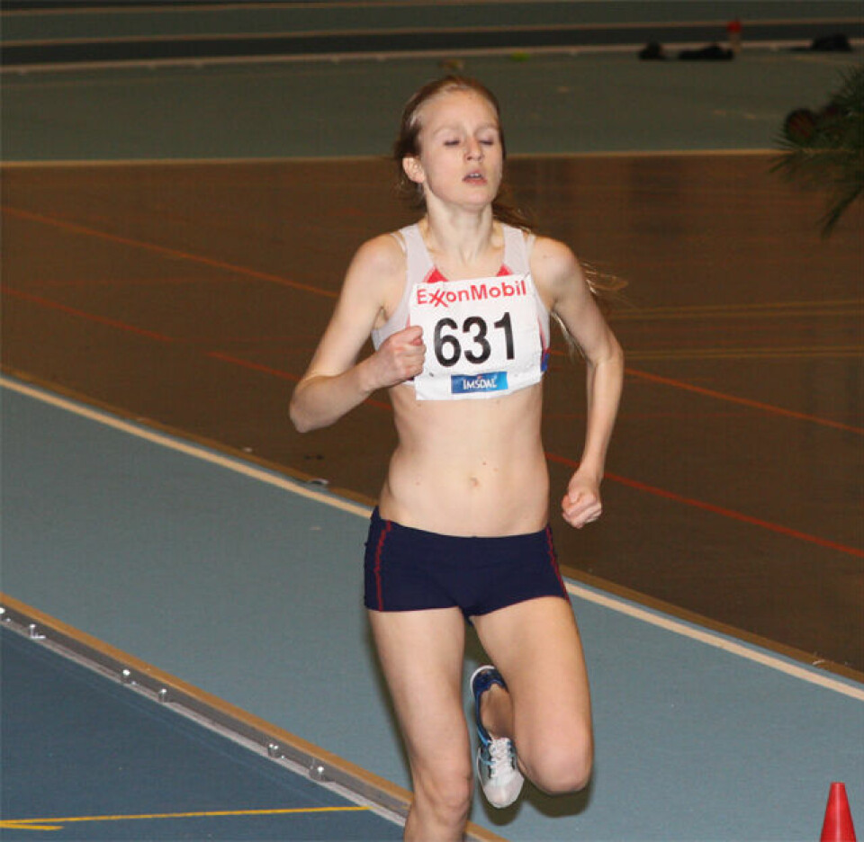 Spennende 800 m under UM lørdag.