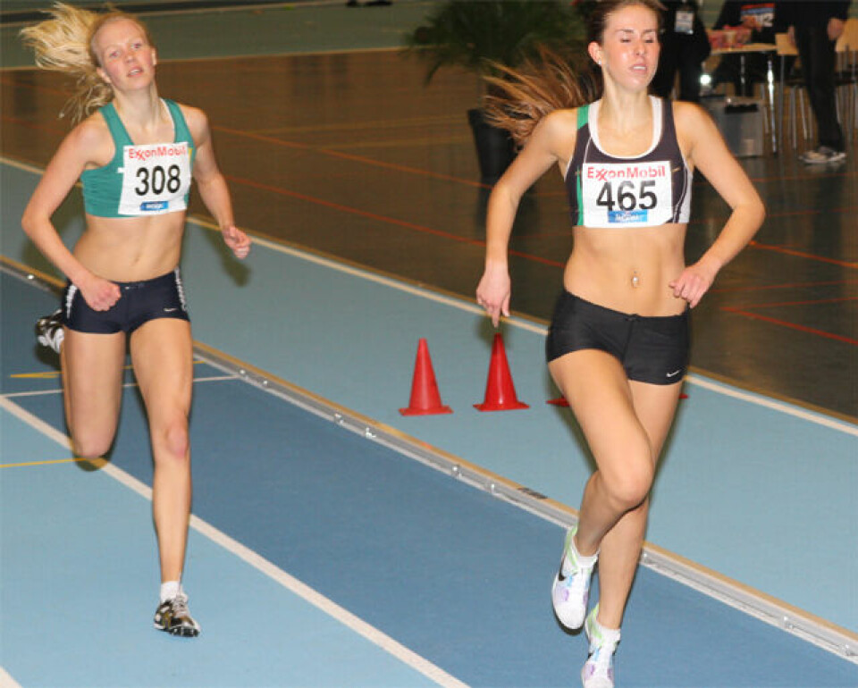 Spennende 800 m under UM lørdag.