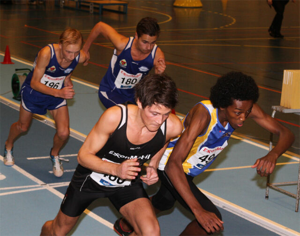 Spennende 800 m under UM lørdag.