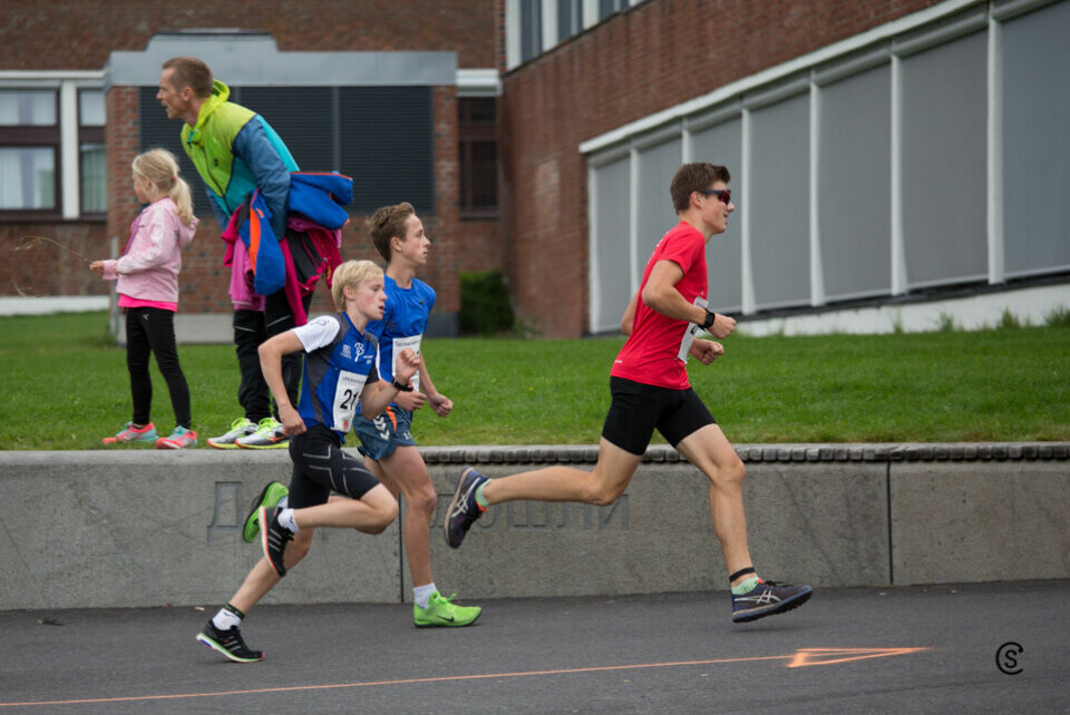 Tøff duell mellom Live Solheimdal og Heidi Pharo i Lørenskogløpet 5K-start-SYL_3028.jpg