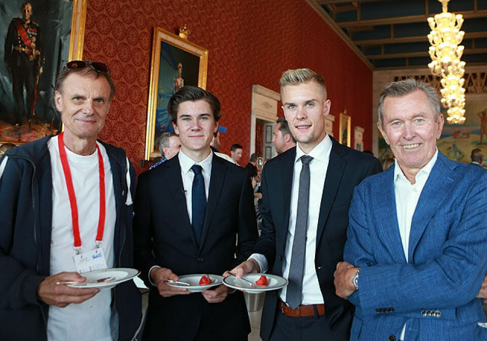 Olympisk mester: Anders Gärderud (tv) vant OL-gull på 3000 m hinder i 1976 og Ingebrigtsen-brødrene Jakob og Filip nyttet nok sjansen til å få gode råd av han og Arne Kvalheim (th) på jordbærpartyet i Rådhuset onsdag ettermiddag. (Foto: Kjell Vigestad) Olympisk mester: Anders Gärderud (tv) vant OL-gull på 3000 m hinder i 1976 og Ingebrigtsen-brødrene Jakob og Filip nyttet nok sjansen til å få gode råd av han og Arne Kvalheim (th) på jordbærpartyet i Rådhuset onsdag ettermiddag. (Foto: Kjell Vigestad)
