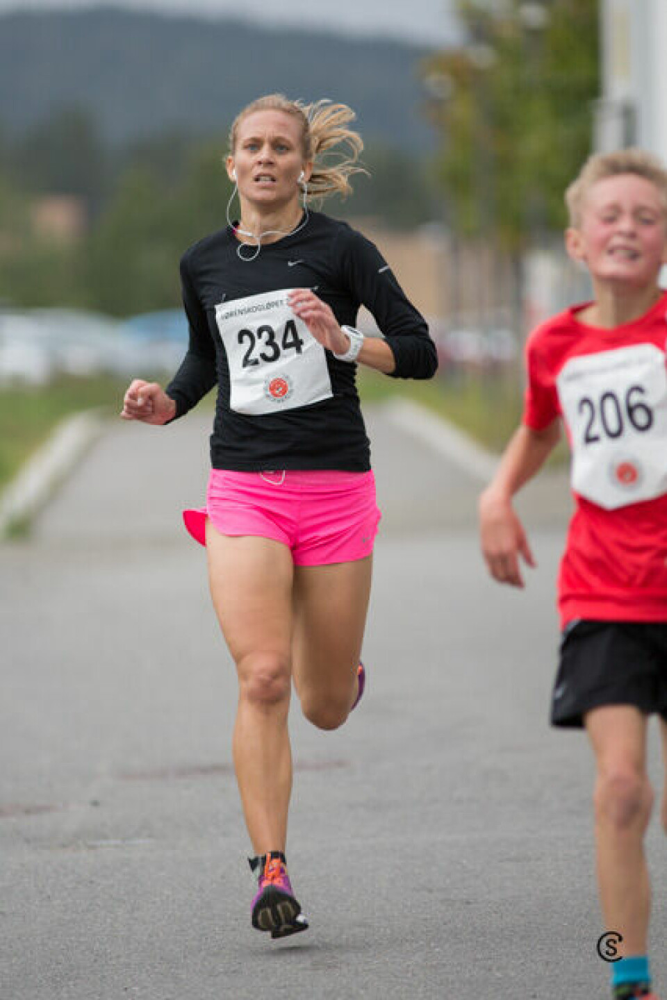 Tøff duell mellom Live Solheimdal og Heidi Pharo i Lørenskogløpet 5K-finish-SYL_3244.jpg