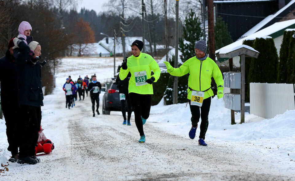 Jessheim Vintermaraton på fint vinterføre (mange bilder) Heiarop-fra-barn-paa-akebrett.jpg