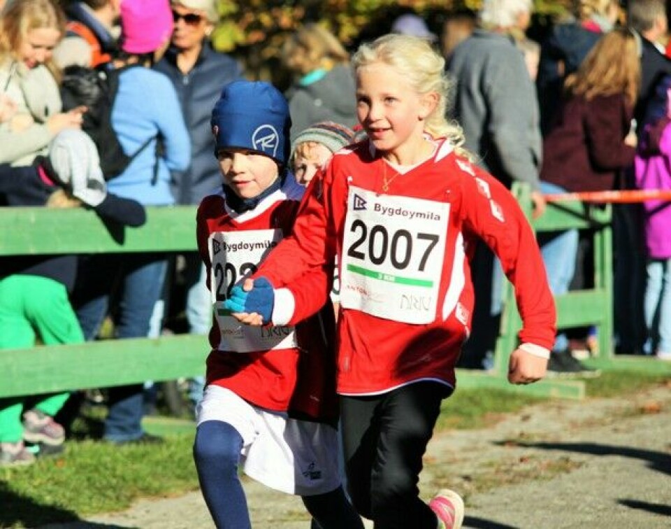 Bygdøymila ga alt for regnskogen Hånd_i_hånd.jpg