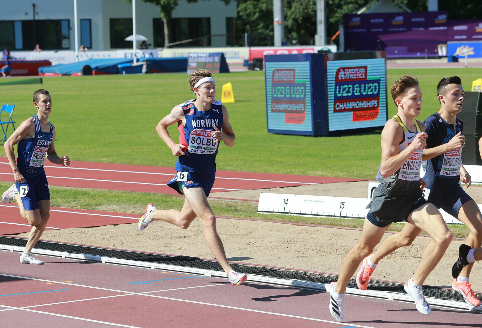 Passering 400 meter. Solbu gir en liten luke. (Foto: Kjell Vigestad) Passering 400 meter. Solbu gir en liten luke. (Foto: Kjell Vigestad)